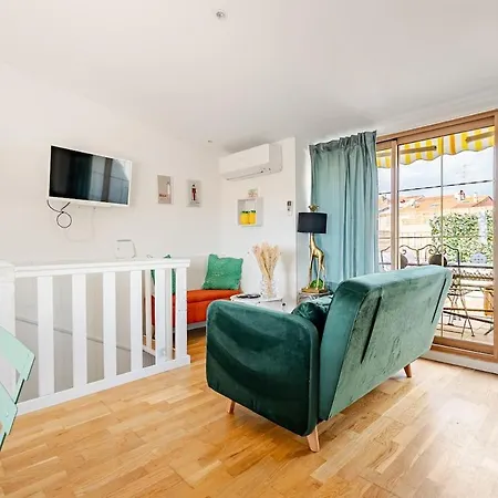 Duplex 2chambres Avec Terrasse Centre Historique شقة Fréjus