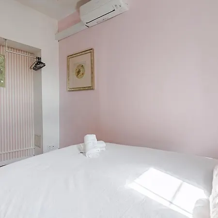 Duplex 2chambres Avec Terrasse Centre Historique شقة Fréjus