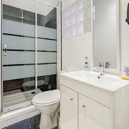 Duplex 2chambres Avec Terrasse Centre Historique شقة Fréjus