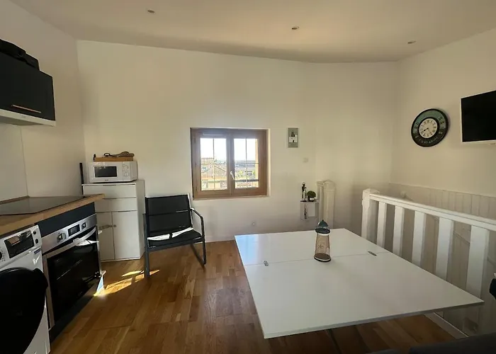 Duplex 2chambres Avec Terrasse Centre Historique Апартаменты Фрежюс