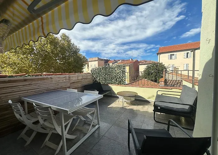 Duplex 2chambres Avec Terrasse Centre Historique Апартаменты