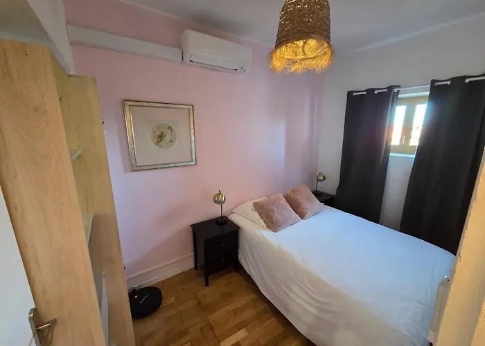 Duplex 2chambres Avec Terrasse Centre Historique * Фрежюс