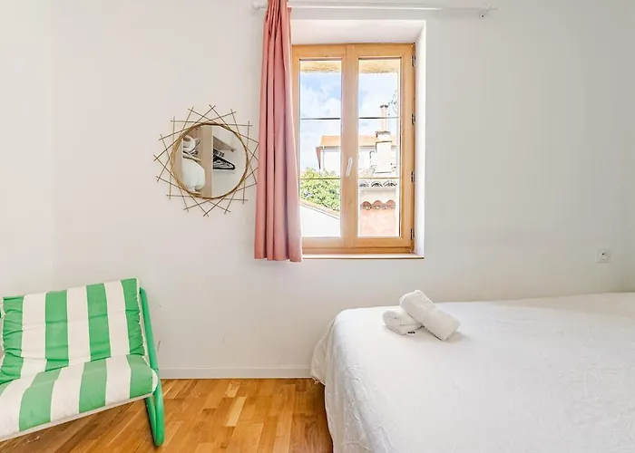 Duplex 2chambres Avec Terrasse Centre Historique Fréjus